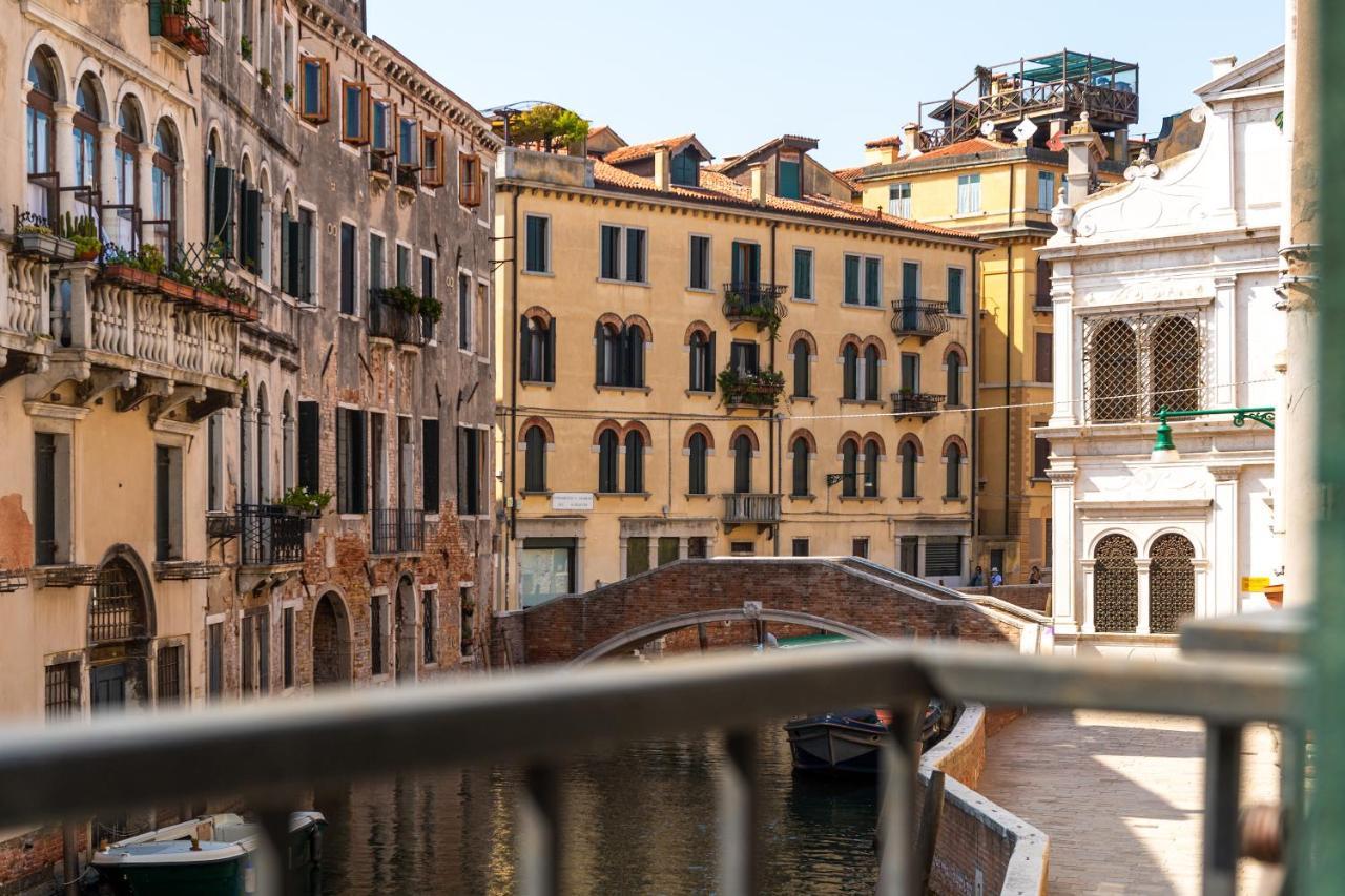 Ln Luxe Apartment Venice Canal View エクステリア 写真